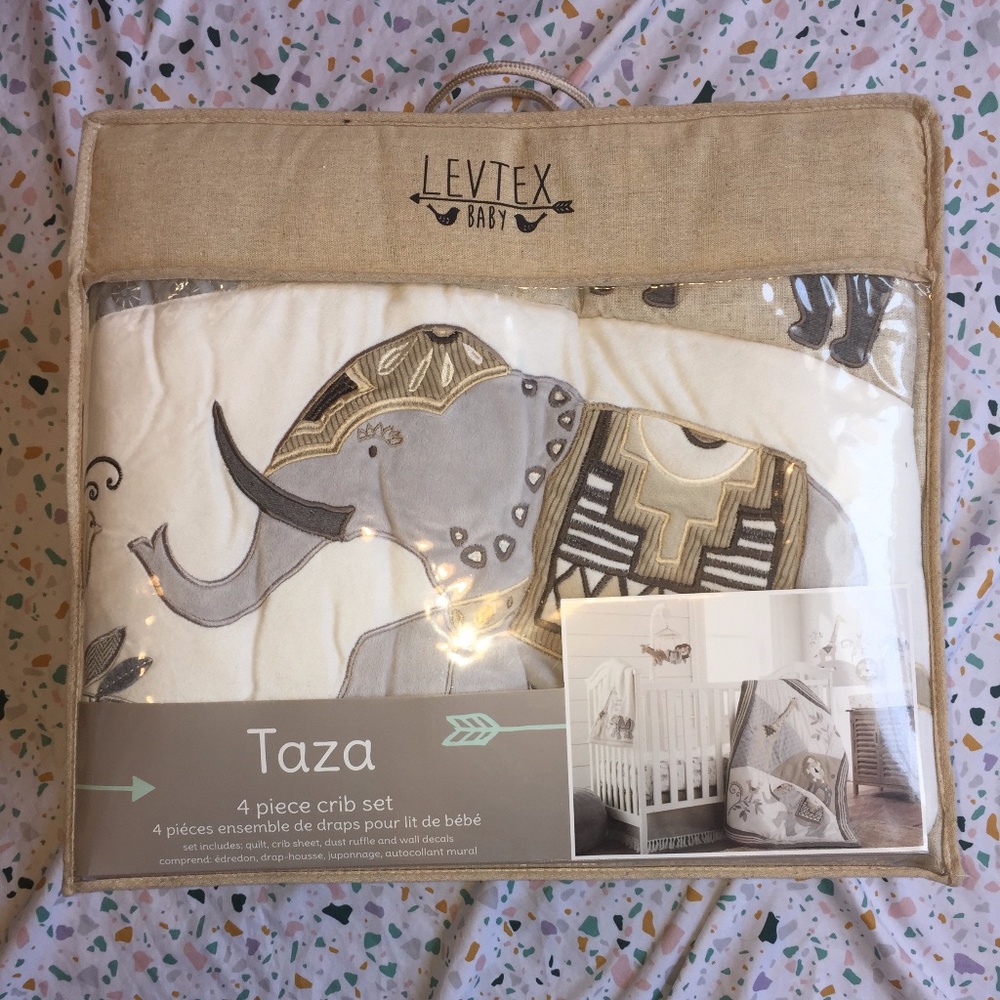 *BRAND NEW* Crib comforter set